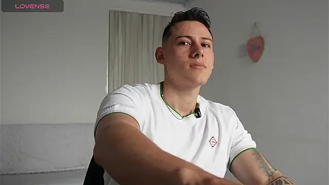 Muscle King Cum online show from April 15, 2026, 1:59 pm