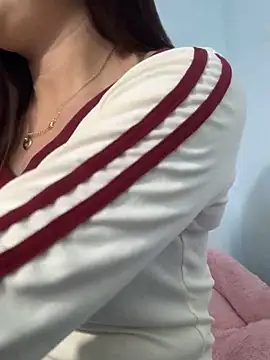 Snapshot of Hoanami chatting on January 8, 2025, 5:27 am Hoanami online show from January 8, 2025, 5:27 am