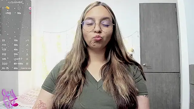 Snapshot of Valery7rose_ chatting on February 3, 2025, 10:32 pm Valery7rose online show from February 3, 2025, 10:32 pm