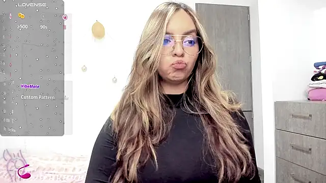Snapshot of Valery7rose_ chatting on February 8, 2025, 11:34 pm Valery7rose online show from February 8, 2025, 11:34 pm