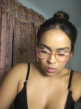 Snapshot of JuanaSimons chatting on December 5, 2025, 1:49 am JuanaSimons online show from December 5, 2025, 1:49 am