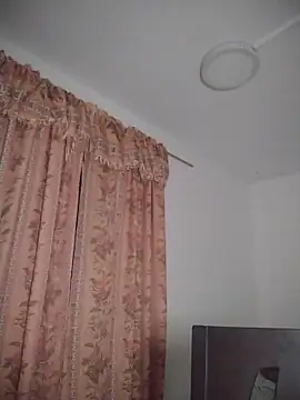 Snapshot of JuanaSimons chatting on December 3, 2025, 2:12 am JuanaSimons online show from December 3, 2025, 2:12 am