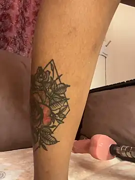 Candiey001 online show from April 3, 2026, 11:33 pm