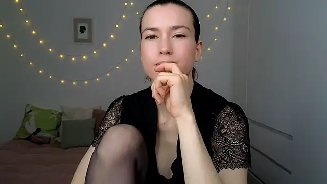 AliciaNewell online show from July 4, 2026, 4:19 am