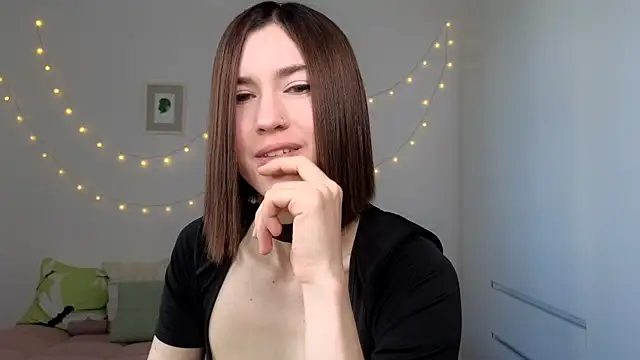 AliciaNewell online show from July 17, 2026, 4:32 am