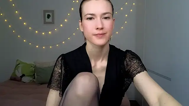AliciaNewell online show from July 5, 2026, 4:19 am