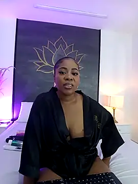 Snapshot of AlisonTravis chatting on April 1, 2026, 7:33 pm AlisonTravis online show from April 1, 2026, 7:33 pm