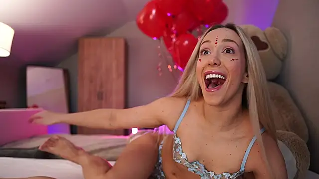 Snapshot of VikkiLustfull chatting on February 14, 2026, 7:19 am VikkiLustfull online show from February 14, 2026, 7:19 am