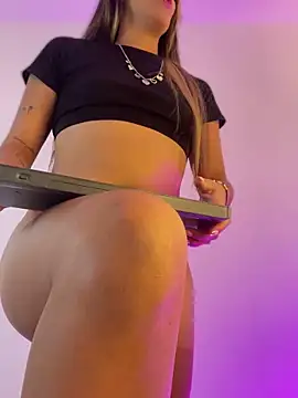 Snapshot of Emilia_Bakerr chatting on March 6, 2025, 9:20 pm Emilia Bakerr online show from March 6, 2025, 9:20 pm