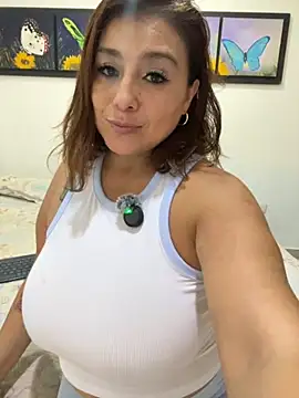 Snapshot of MrsFoucher chatting on October 22, 2025, 8:08 pm MrsFoucher online show from October 22, 2025, 8:08 pm