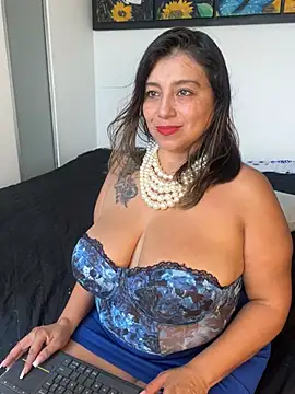 Snapshot of MrsFoucher chatting on March 20, 2025, 1:15 pm MrsFoucher online show from March 20, 2025, 1:15 pm