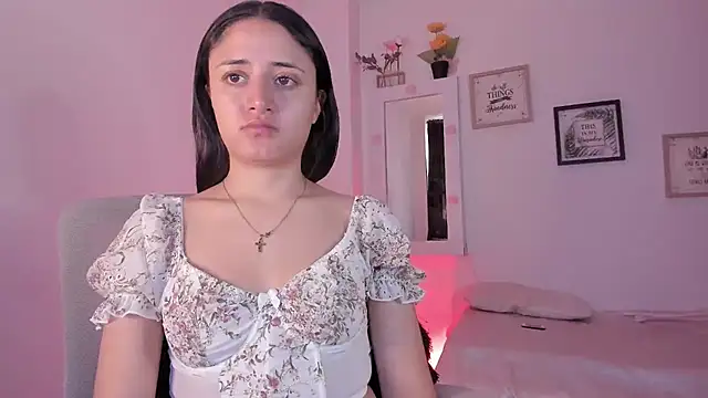  Caroliinee  online show from September 10, 2025, 5:23 pm