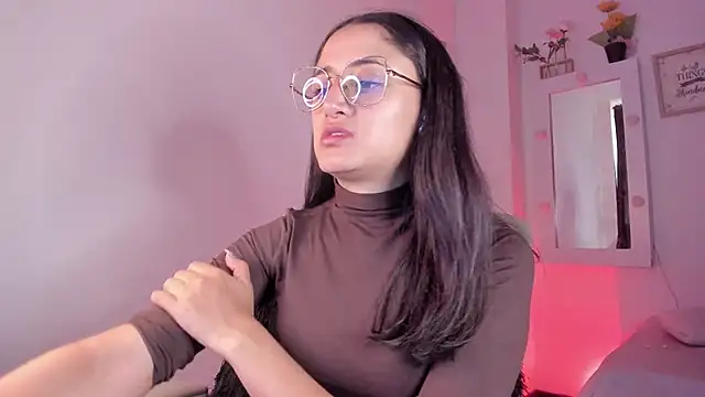  Caroliinee  online show from September 24, 2025, 4:57 pm