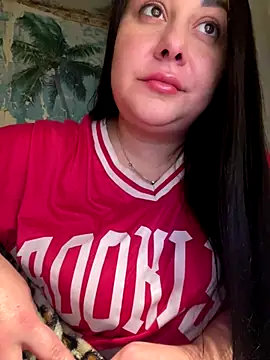 DaisyStreet online show from December 17, 2025, 3:39 pm