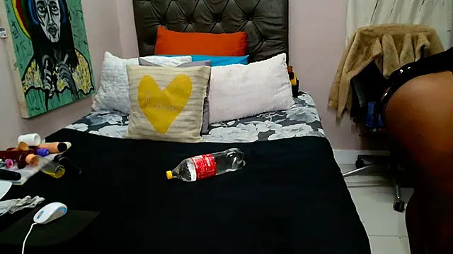 Brunettedevon33 online show from July 13, 2026, 7:13 pm