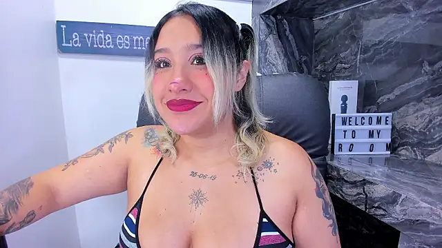 Snapshot of miss_danika chatting on March 14, 2026, 11:16 am miss danika online show from March 14, 2026, 11:16 am