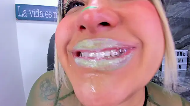 Snapshot of miss_danika chatting on March 17, 2026, 11:24 am miss danika online show from March 17, 2026, 11:24 am