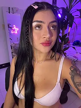 lucianaroy online show from November 18, 2025, 4:49 am