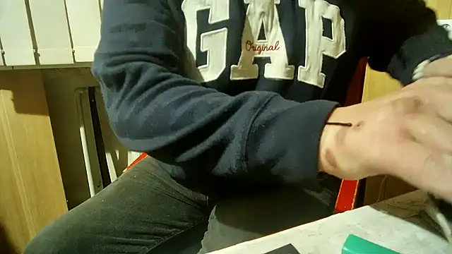 Snapshot of DjiniCD chatting on February 6, 2026, 4:47 pm DjiniCD online show from February 6, 2026, 4:47 pm