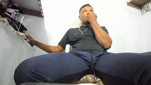 Snapshot of hugo3918_ chatting on February 23, 2026, 12:56 am hugo3918 online show from February 23, 2026, 12:56 am