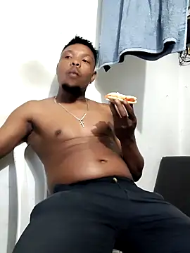 Snapshot of hugo3918_ chatting on February 6, 2026, 2:13 pm hugo3918 online show from February 6, 2026, 2:13 pm