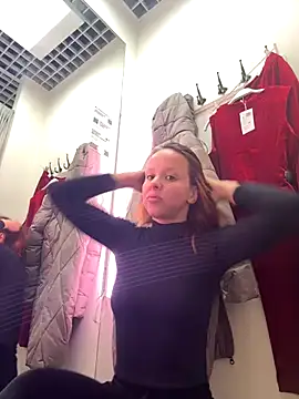 Snapshot of LikaCat chatting on November 17, 2025, 3:54 am LikaCat online show from November 17, 2025, 3:54 am