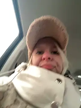 Snapshot of LikaCat chatting on November 5, 2025, 2:47 am LikaCat online show from November 5, 2025, 2:47 am