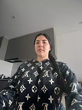 MarianaBenz online show from February 17, 2026, 3:20 pm