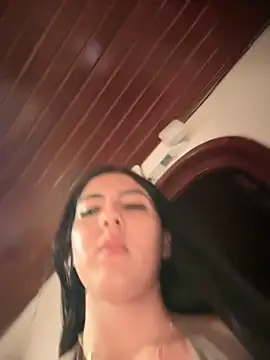 MarianaBenz online show from November 11, 2025, 11:31 pm