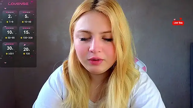 Snapshot of shy_blondiee chatting on March 14, 2025, 1:02 pm shy blondiee online show from March 14, 2025, 1:02 pm