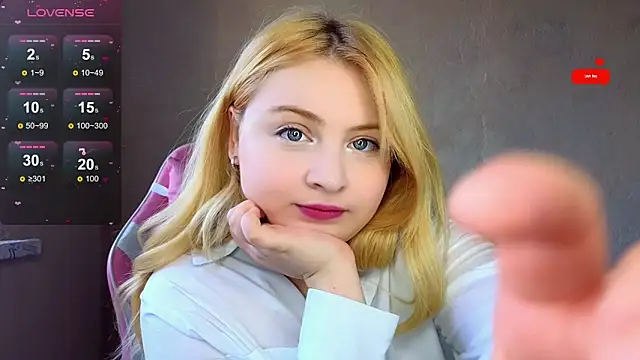 Snapshot of shy_blondiee chatting on March 11, 2025, 12:39 pm shy blondiee online show from March 11, 2025, 12:39 pm