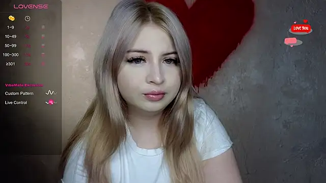 Snapshot of shy_blondiee chatting on September 19, 2025, 6:01 pm shy blondiee online show from September 19, 2025, 6:01 pm