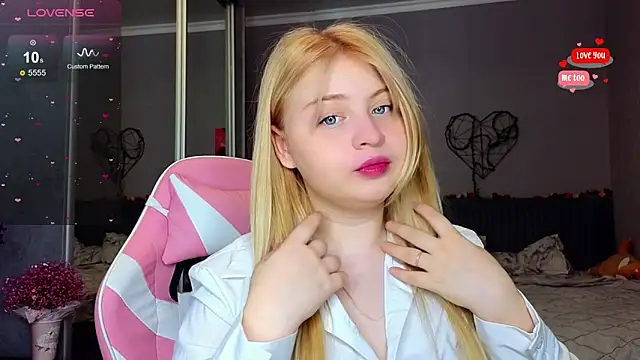 Snapshot of shy_blondiee chatting on February 22, 2025, 4:18 am shy blondiee online show from February 22, 2025, 4:18 am