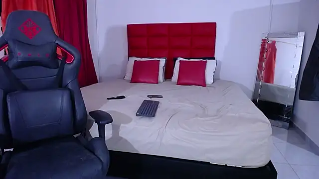 Snapshot of LyonGallego_ chatting on February 5, 2026, 10:11 am LyonGallego online show from February 5, 2026, 10:11 am