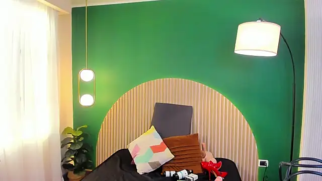 taylor bennet online show from November 11, 2025, 6:25 pm