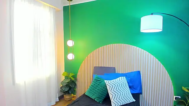 taylor bennet online show from September 22, 2025, 11:49 am