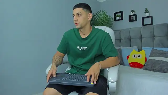 Alex cute77 online show from May 21, 2026, 12:13 pm