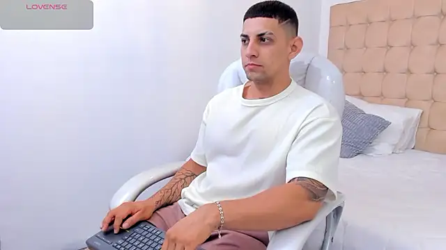 Alex cute77 online show from January 7, 2026, 12:54 pm