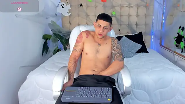 Alex cute77 online show from October 22, 2025, 12:59 pm