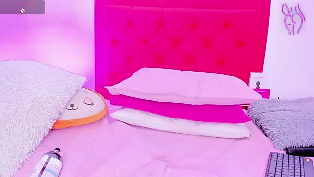 Sofia Girl  online show from March 22, 2025, 8:29 am