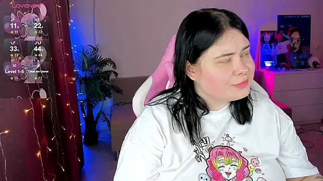 Akemi BBW online show from November 13, 2025, 3:49 pm