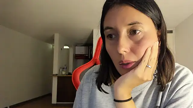 zoe jeane beker online show from February 10, 2025, 11:23 pm