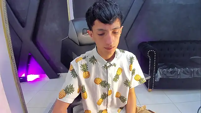 DereckCooperr online show from November 11, 2025, 10:47 pm