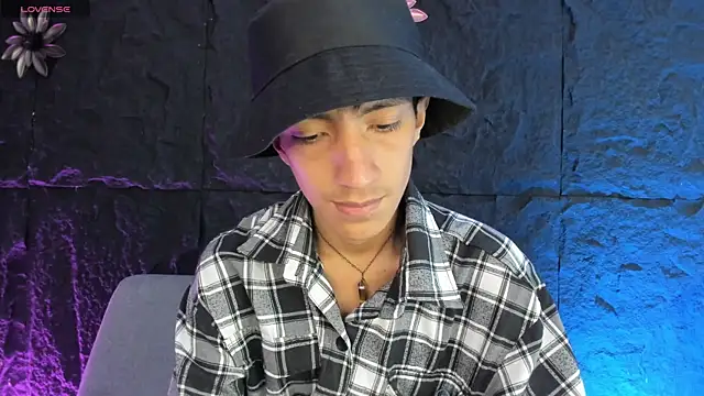 DereckCooperr online show from February 17, 2026, 10:40 pm