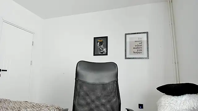 PortraitMarie online show from December 15, 2024, 2:16 pm