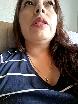 Snapshot of seherlatin chatting on November 18, 2025, 5:05 pm seherlatin online show from November 18, 2025, 5:05 pm