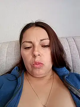 Snapshot of seherlatin chatting on October 28, 2025, 7:46 pm seherlatin online show from October 28, 2025, 7:46 pm