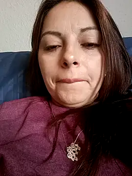 Snapshot of seherlatin chatting on October 19, 2025, 3:59 pm seherlatin online show from October 19, 2025, 3:59 pm