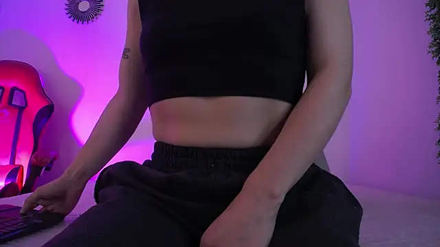 Katy Van online show from December 3, 2025, 8:30 pm