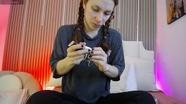 Katy Van online show from April 7, 2026, 8:54 pm